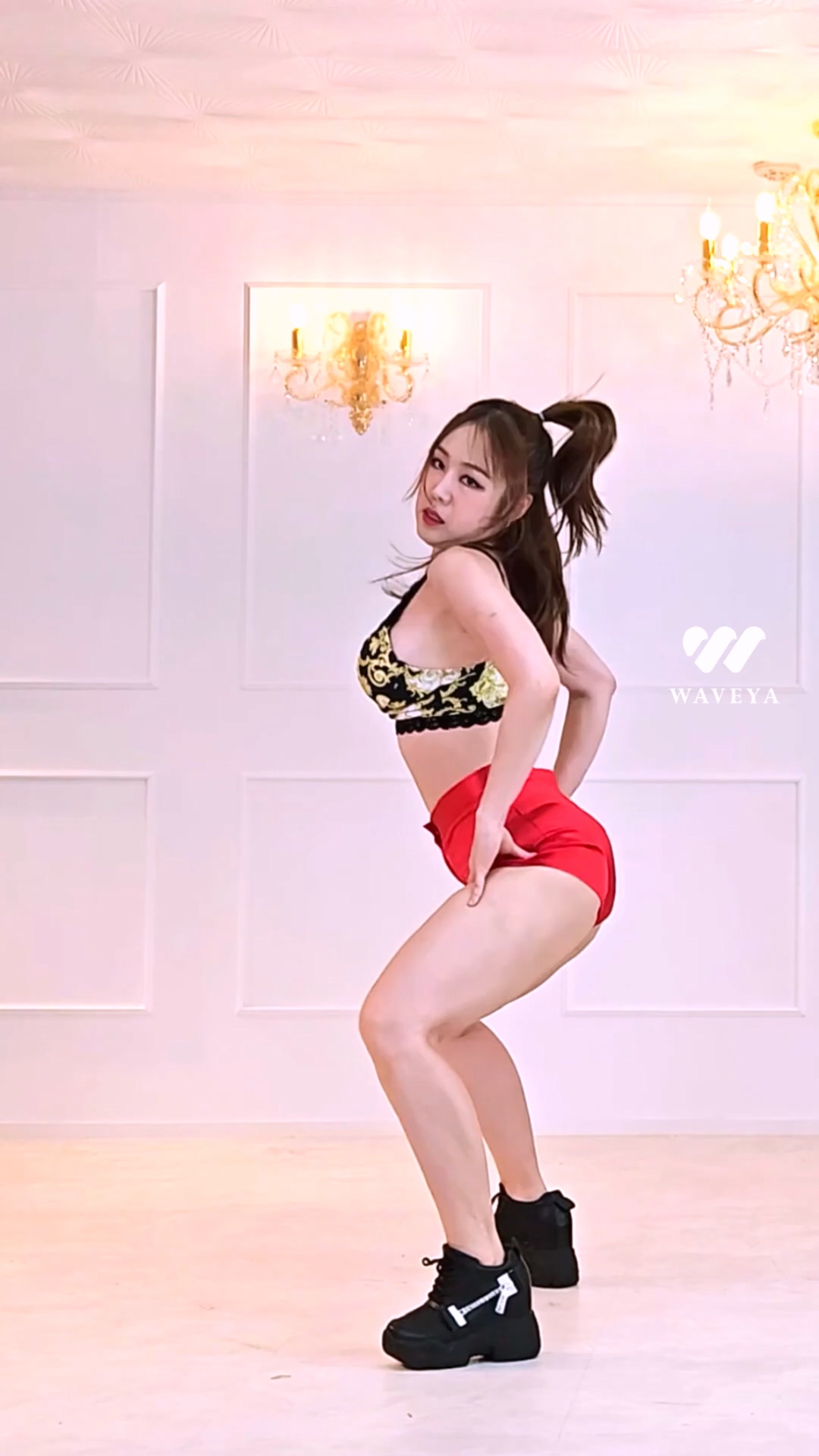 [입덕직캠] 트월킹 안무 Freak Nasty – Megan Thee Stallion ? Waveya Ari 웨이브야 아리– #0797插图