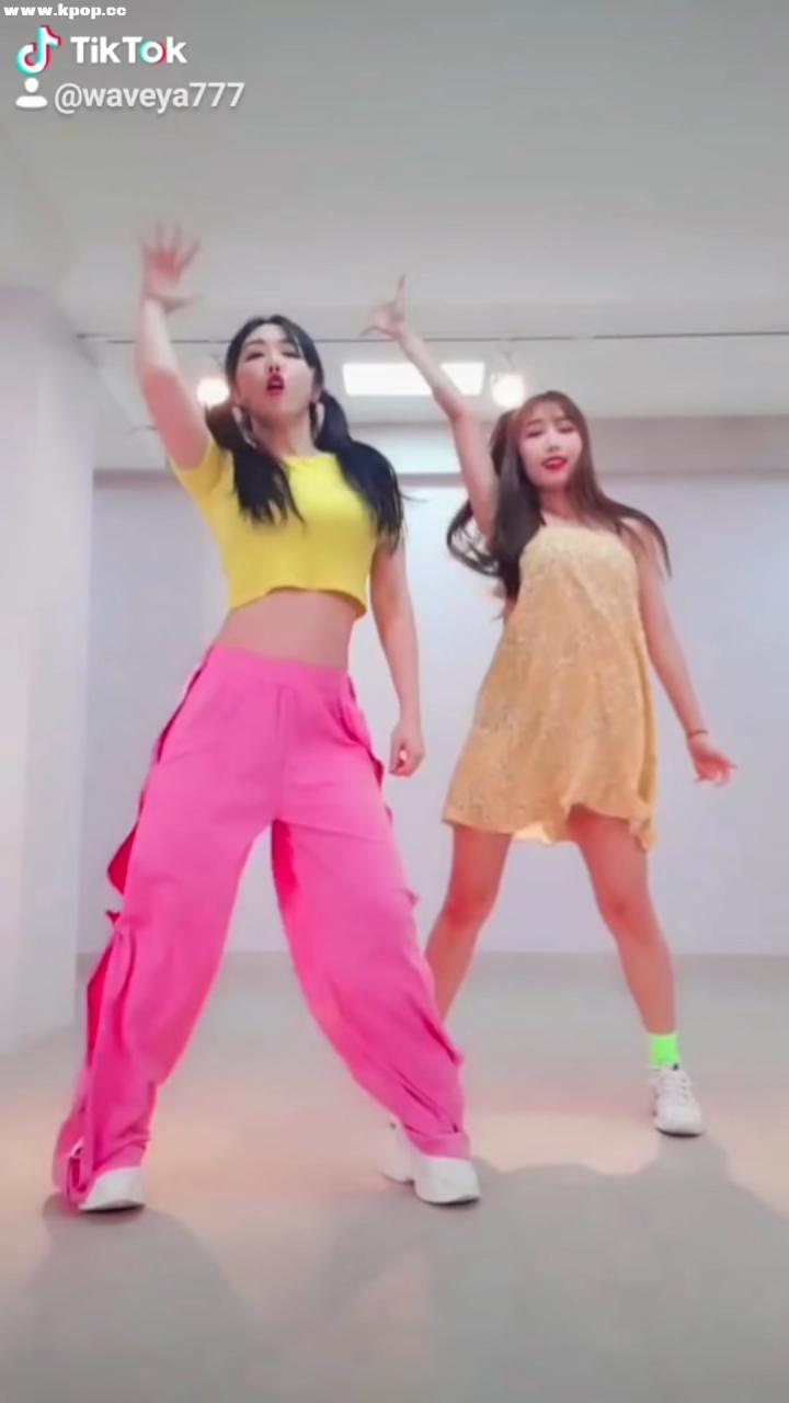 TikTok Dance SEVENTEEN (세븐틴) Left & Right challenge Waveya 웨이브야 – #0636插图